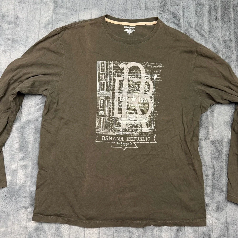 Banana Republic Mens XL Long Sleeve Graphic T-Shirt Green Cotton Est 1978 11549